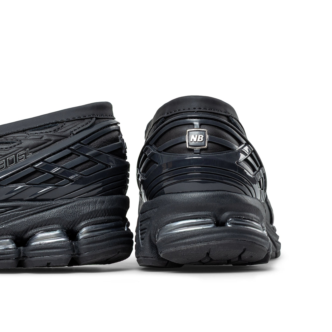 1906L | Black Angora