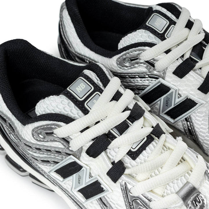 1906R | Silver Metallic