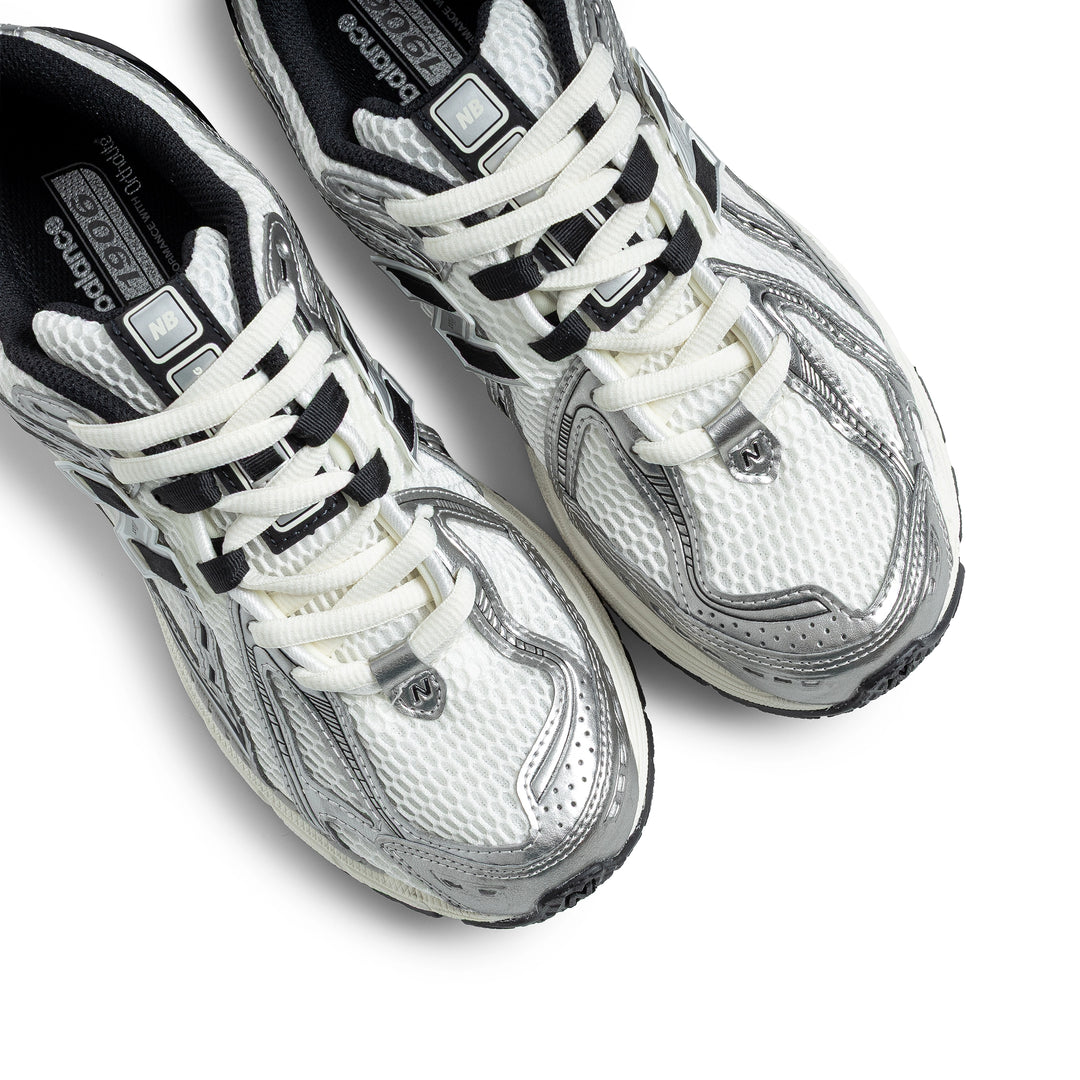 1906R | Silver Metallic