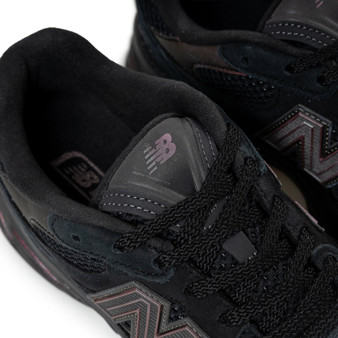 2010 | Black with Iridescent