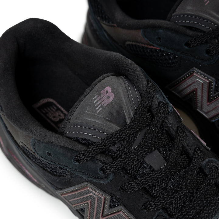 2010 | Black with Iridescent