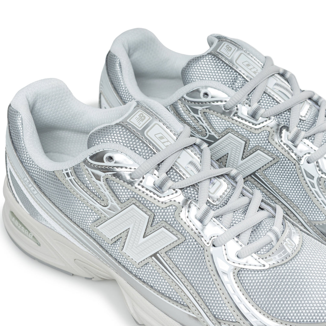 740 | Metallic Silver