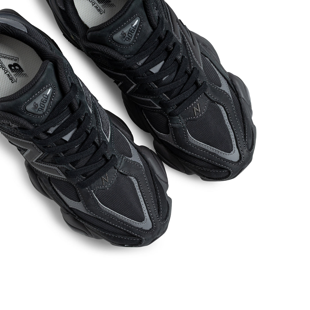 9060 | Black Castlerock