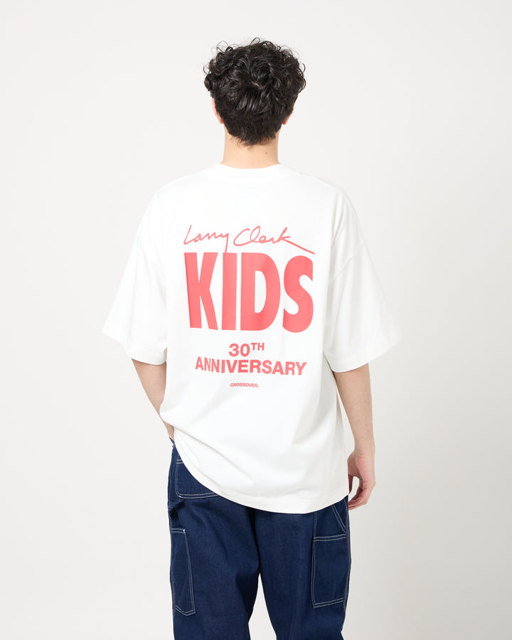 CROSSOVER® × KIDS by Larry Clark 30th Anniversary '02' Tee | White