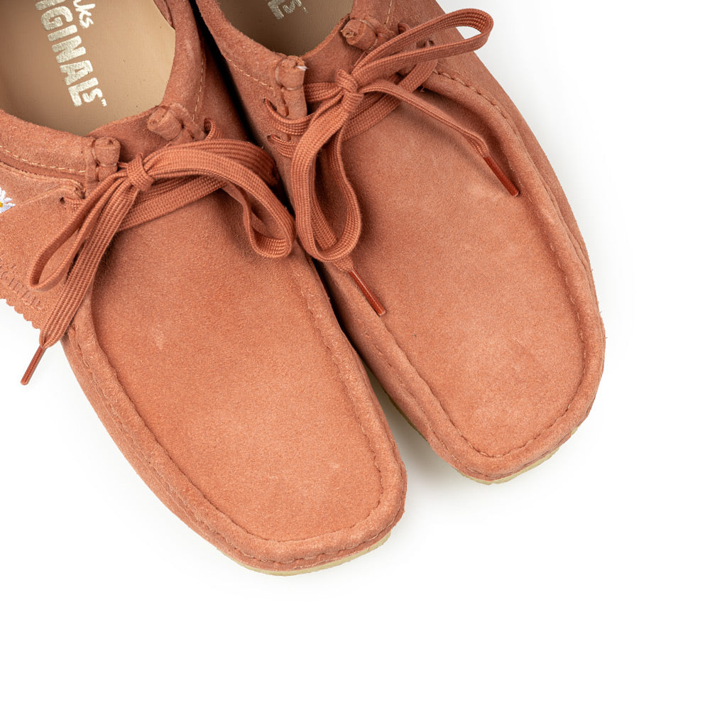 Clarks x Manchester Wallabee Terracotta Suede | Pink