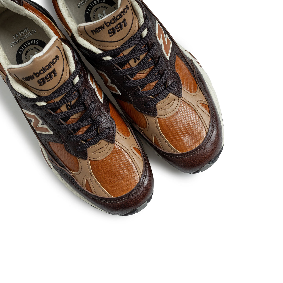 MADE in UK 991v2 | Chocolate Plum