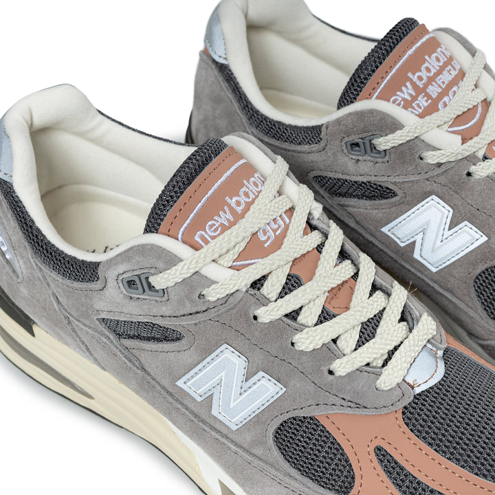 MADE in UK 991v2 | Grey Salmon