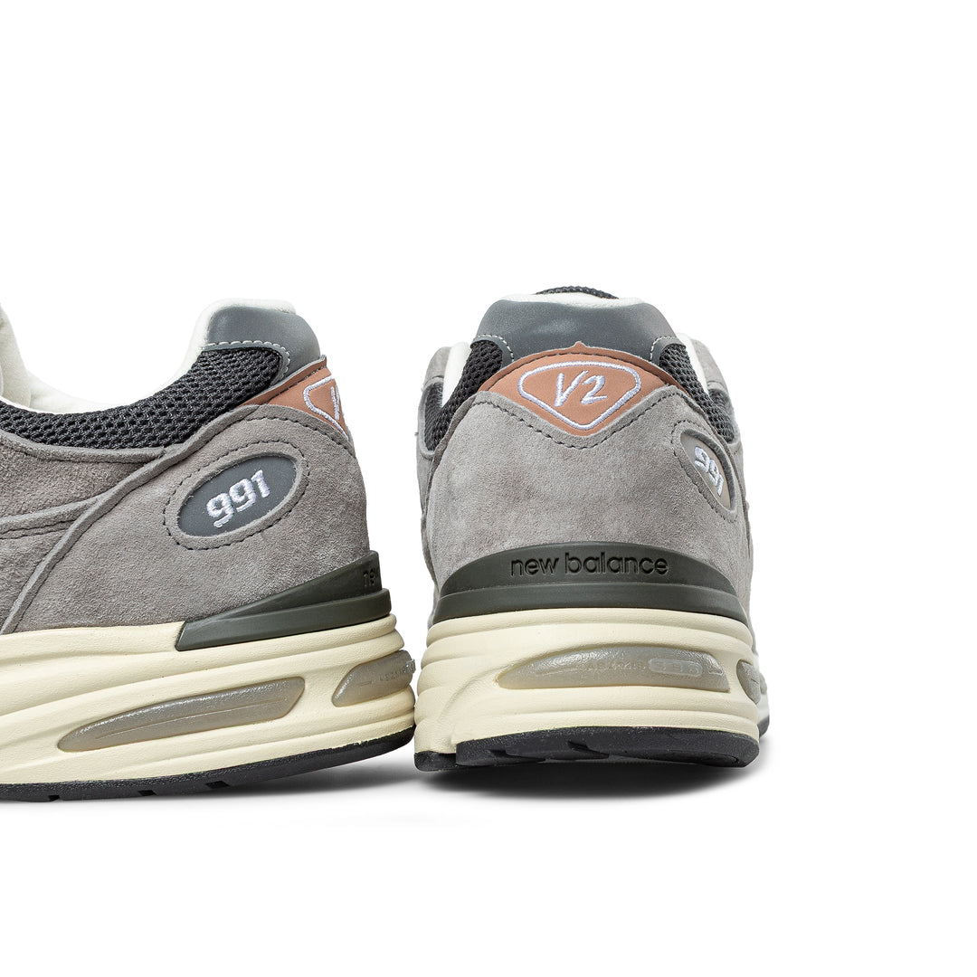 MADE in UK 991v2 | Grey Salmon