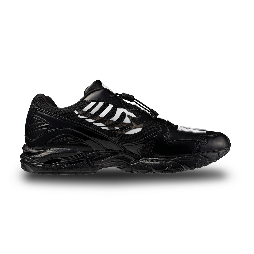 Mizuno x SBTG Wave Rider 10 | Black White