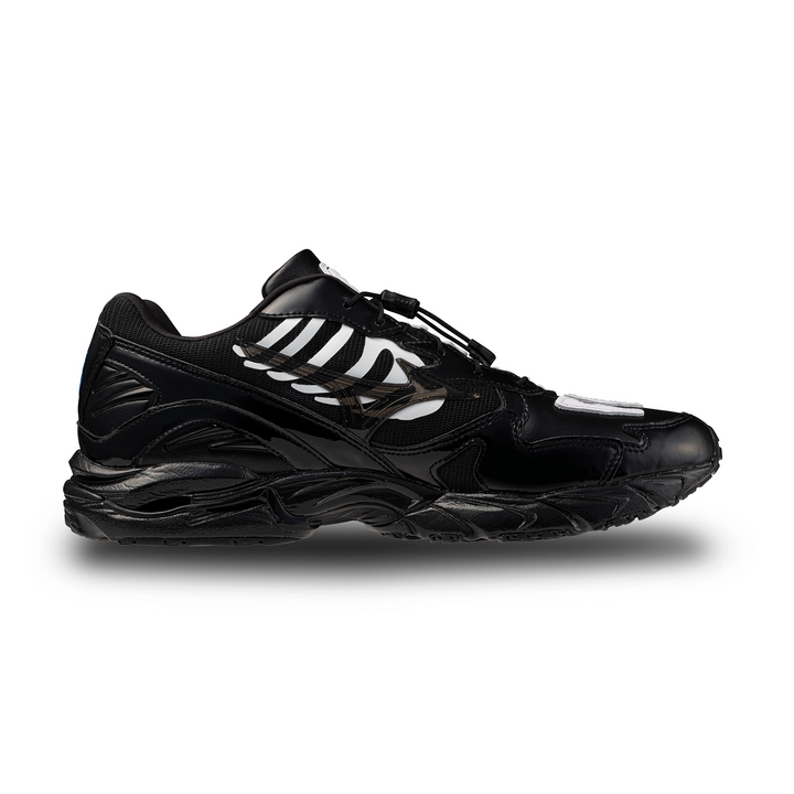 Mizuno x SBTG Wave Rider 10 | Black White