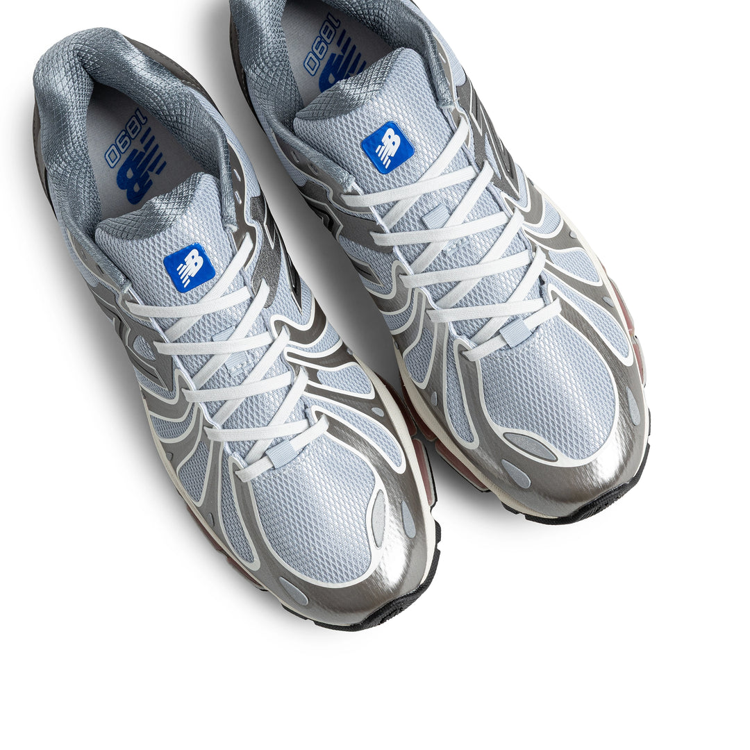 1890 | Dark Silver Metallic