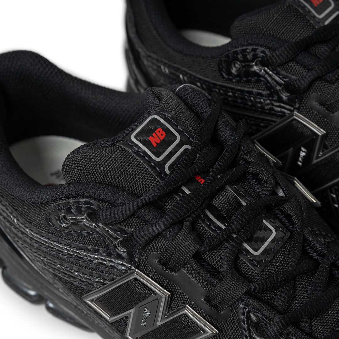 1906R | Black Silver Metallic