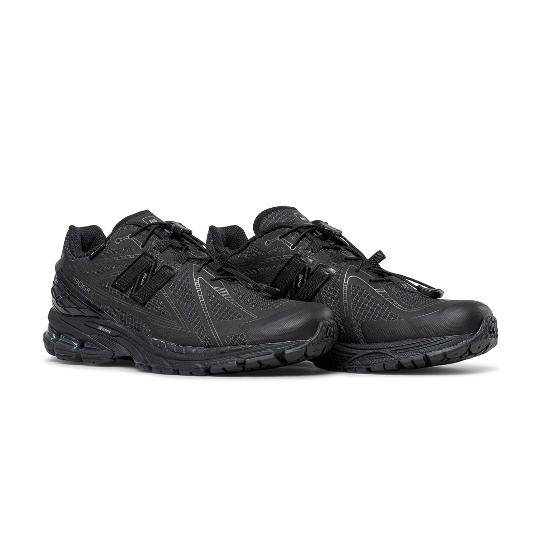 1906U | Black