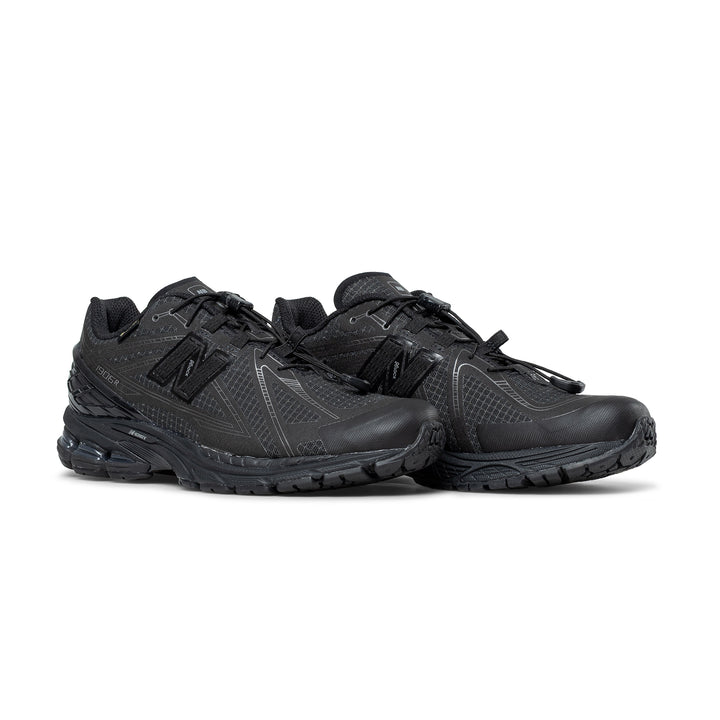 1906U | Black