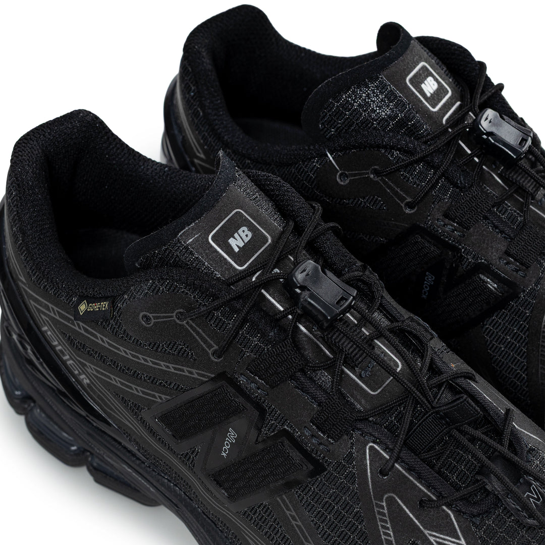 1906U | Black