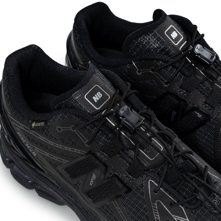 1906U | Black