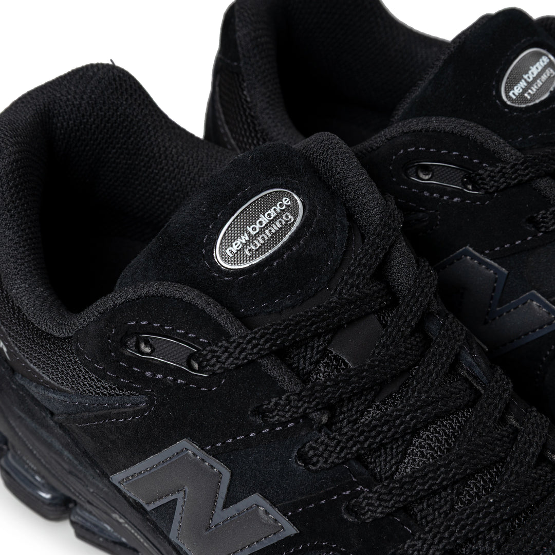 2002R | Black Metallic