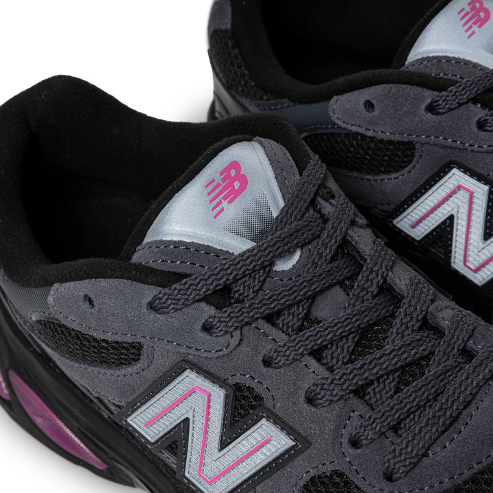 2010 | Black Pink Heat