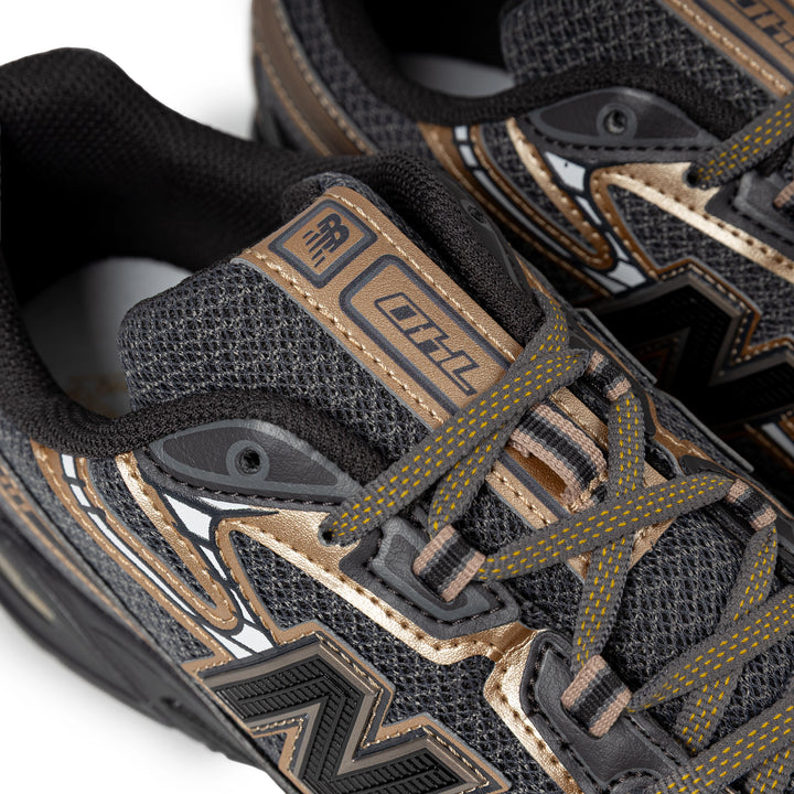 740 | Black Cement Castlerock