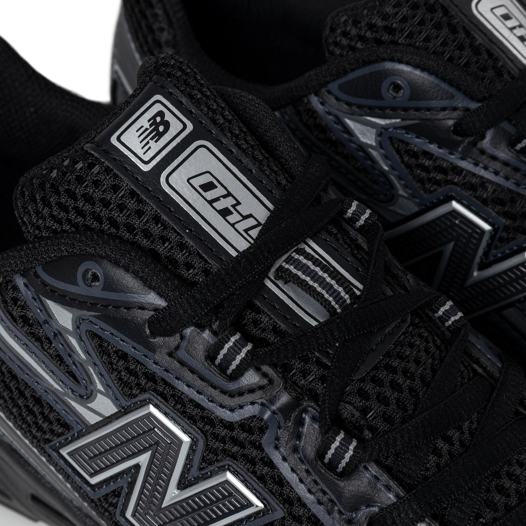 740 | Black Silver Metallic