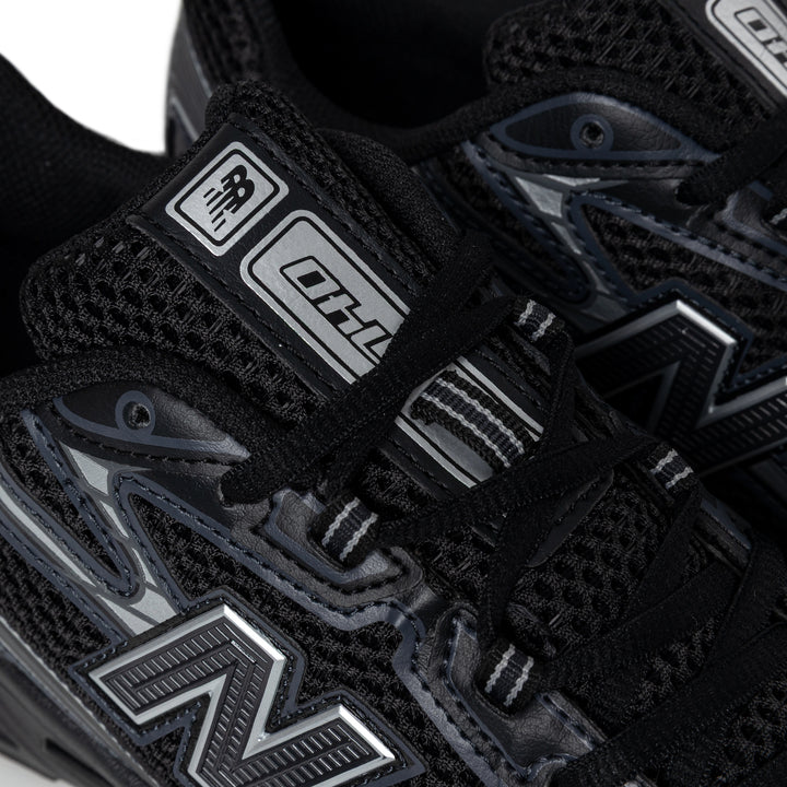 740 | Black Silver Metallic
