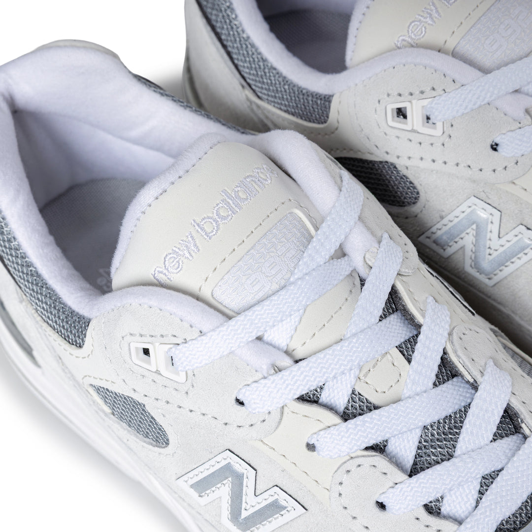 992 Made in USA | White Reflection