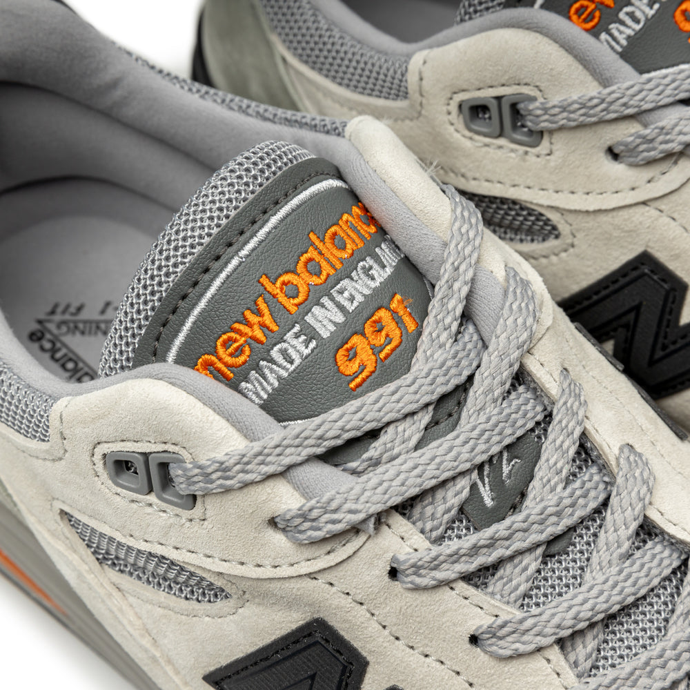 MADE in UK 991v2 | Grey Orange