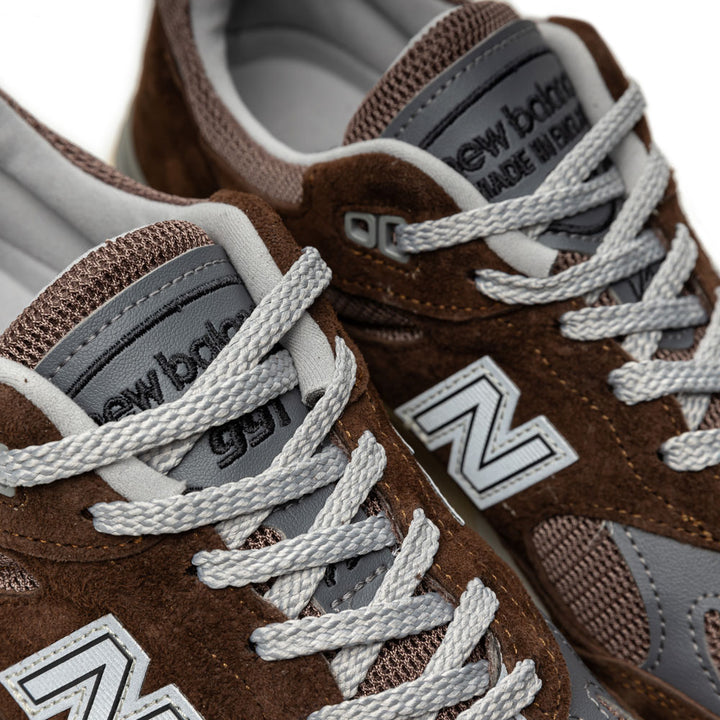 MADE in UK 991v2 | Pinecone