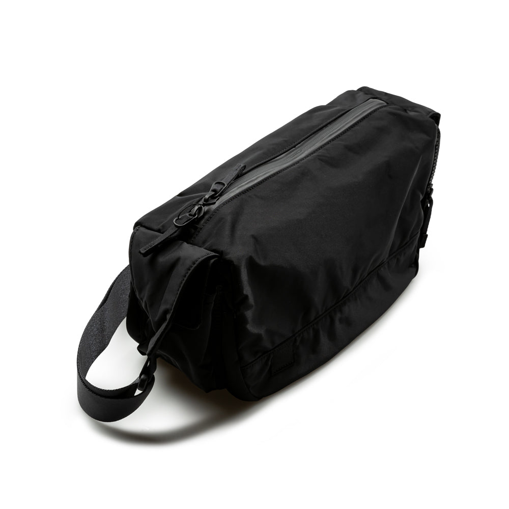 Black Beauty Zip Shoulder Bag | Black