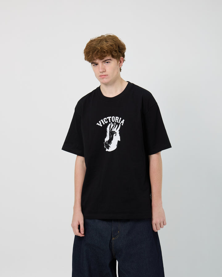 Hands Of V Tee | Black