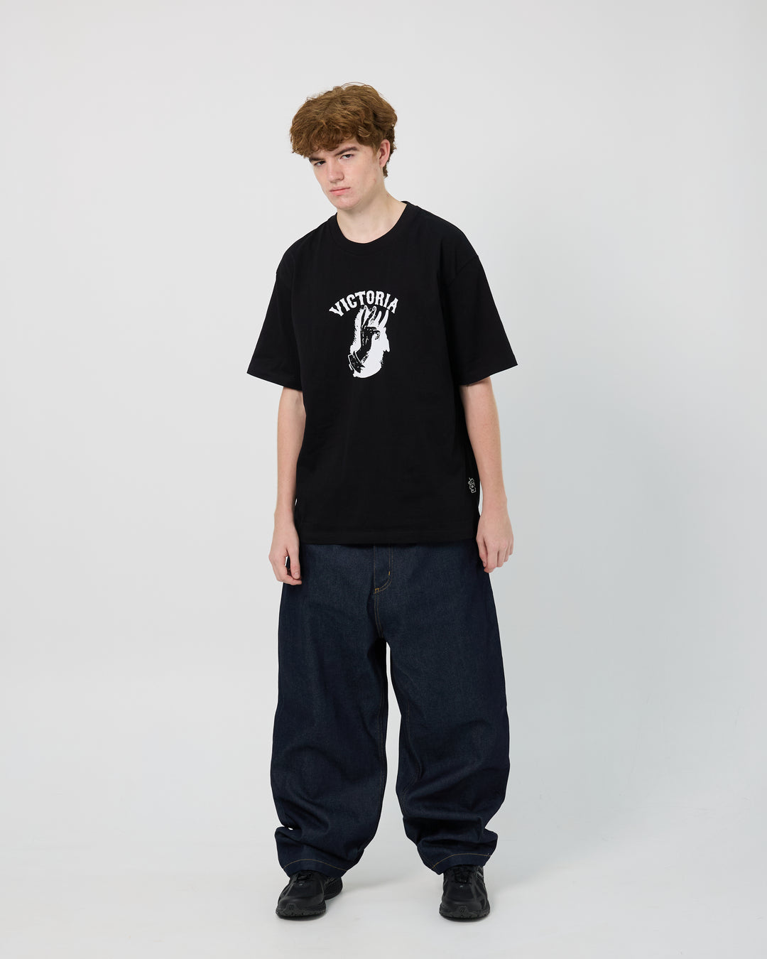 Hands Of V Tee | Black