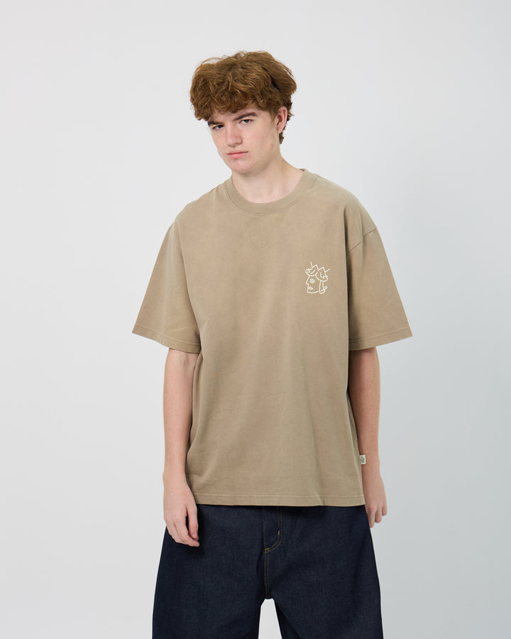 Sun Faded Queenhead Logo Tee | Beige