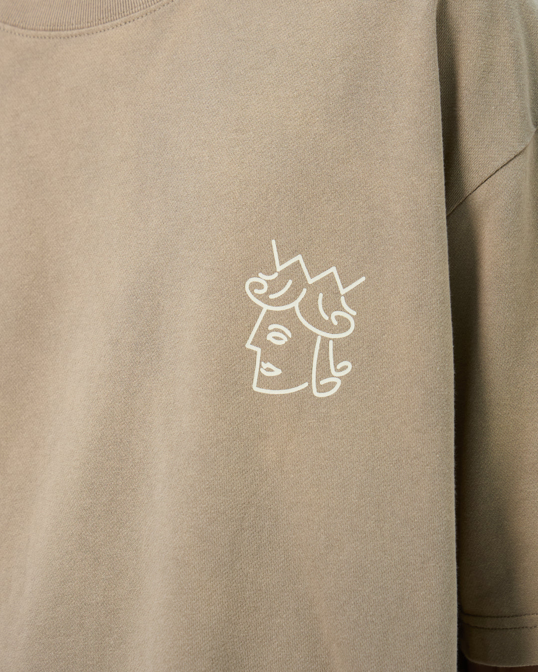 Sun Faded Queenhead Logo Tee | Beige