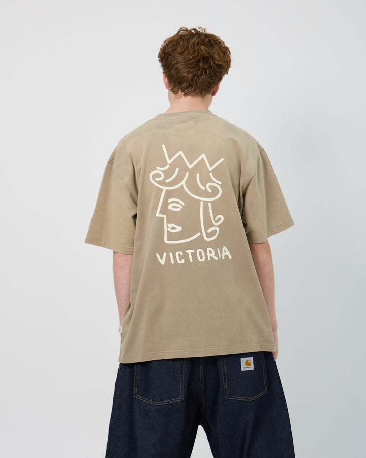 Sun Faded Queenhead Logo Tee | Beige