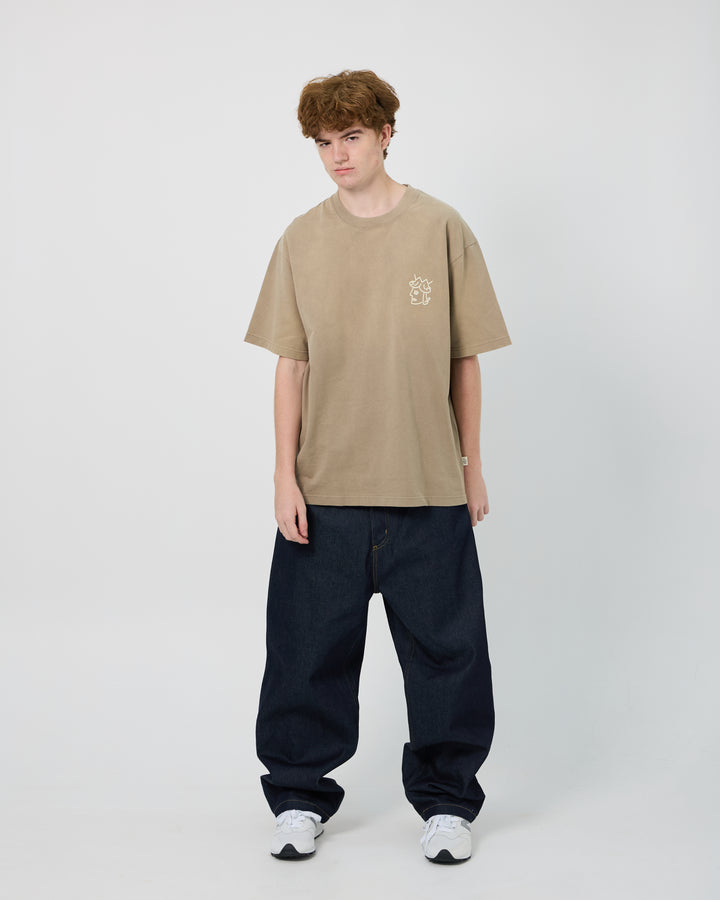 Sun Faded Queenhead Logo Tee | Beige